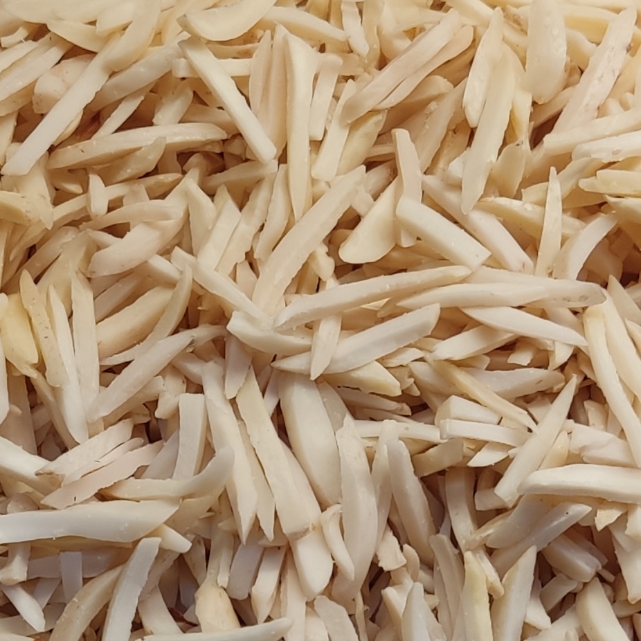 خلال بادام درختی حارا (اصفهان)