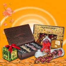 شکلات کادویی حاج عبدالله با جعبه چوبی